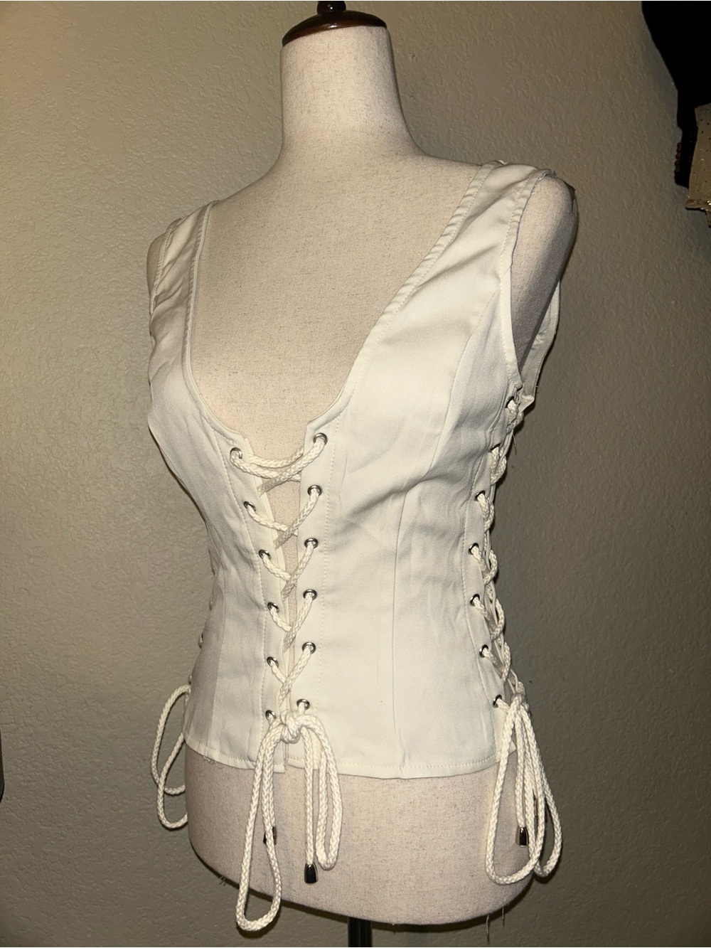 Pretty Little Thing Women’s Lace-Up Corset Top in White